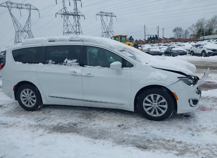 2018 CHRYSLER Pacifica Used VIN 2C4RC1BG2JR233657 – odometer reading 2018 CHRYSLER Pacifica Used VIN 2C4RC1BG2JR233657 – odometer reading