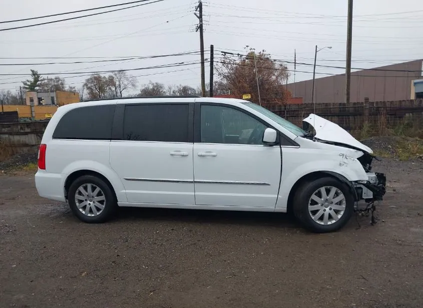 2015 CHRYSLER Town and Country Used VIN 2C4RC1BG8FR720207 – photo 11