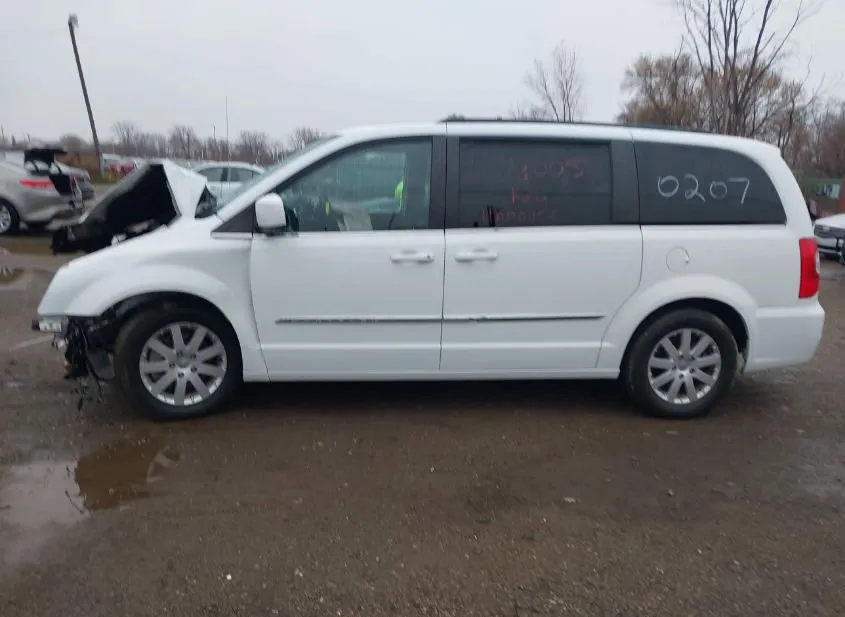 2015 CHRYSLER Town and Country Used VIN 2C4RC1BG8FR720207 – photo 17