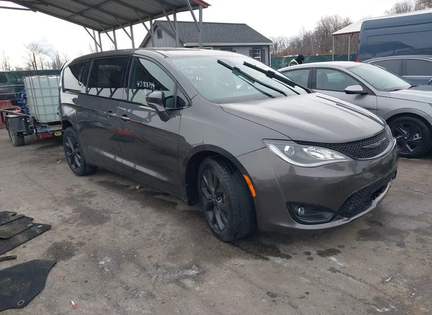 2018 CHRYSLER PACIFICA Used VIN 2C4RC1FG8JR351254 – interior seats 2018 CHRYSLER PACIFICA Used VIN 2C4RC1FG8JR351254 – interior seats