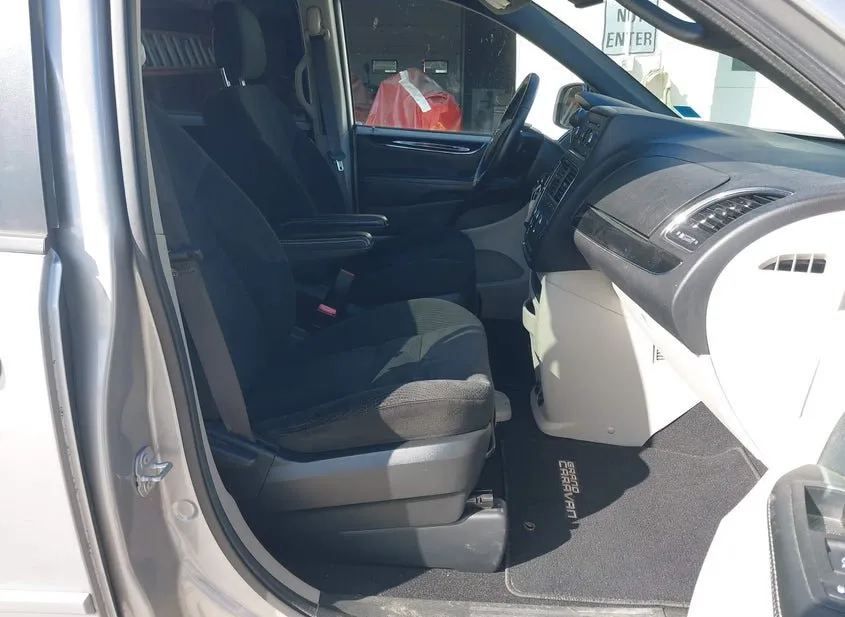 2017 DODGE Grand Caravan Used VIN 2C4RDGBGXHR573021 – photo 14