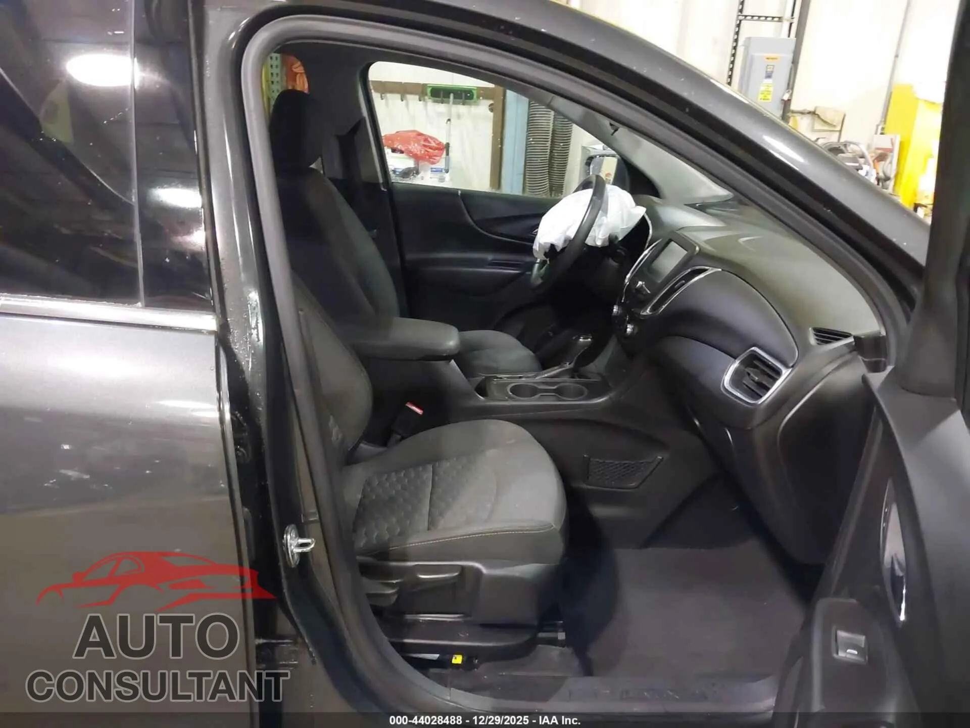 2018 CHEVROLET EQUINOX Damaged VIN 2GNAXJEV8J6108618 – interior seats