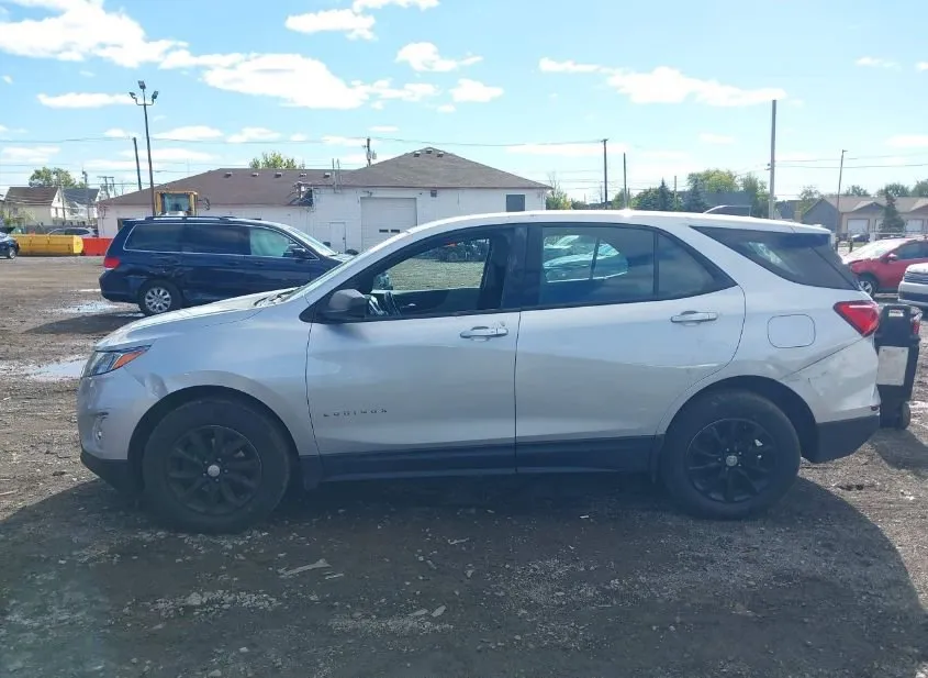 2018 CHEVROLET EQUINOX Used VIN 2GNAXREV2J6152855 – trunk area
