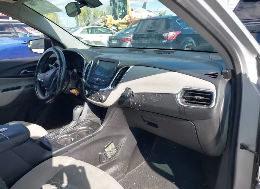 2018 CHEVROLET EQUINOX Used VIN 2GNAXREV2J6152855 – photo 18
