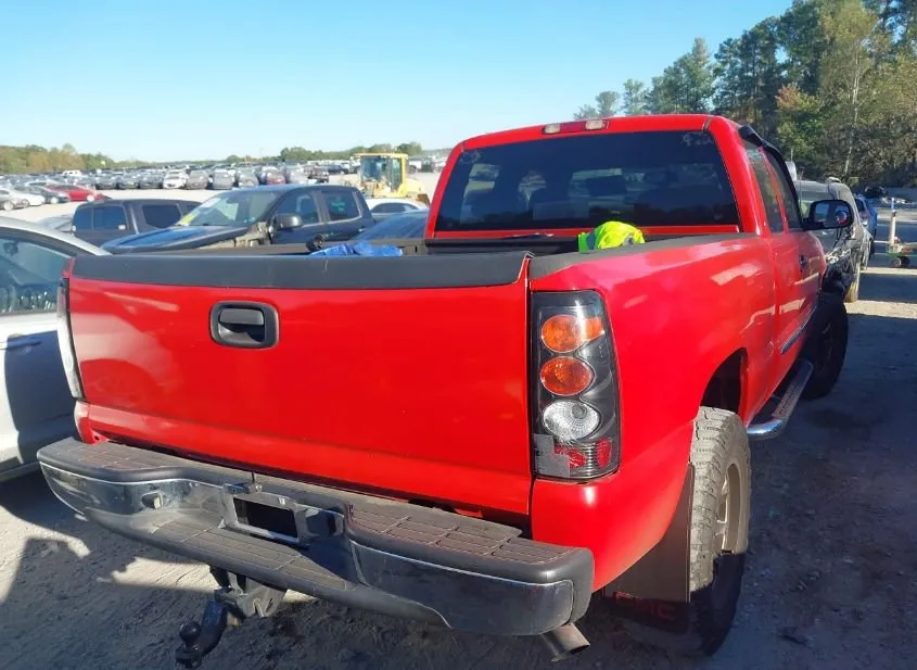 2004 GMC Sierra Used VIN 2GTEC19T341348546 – trunk area