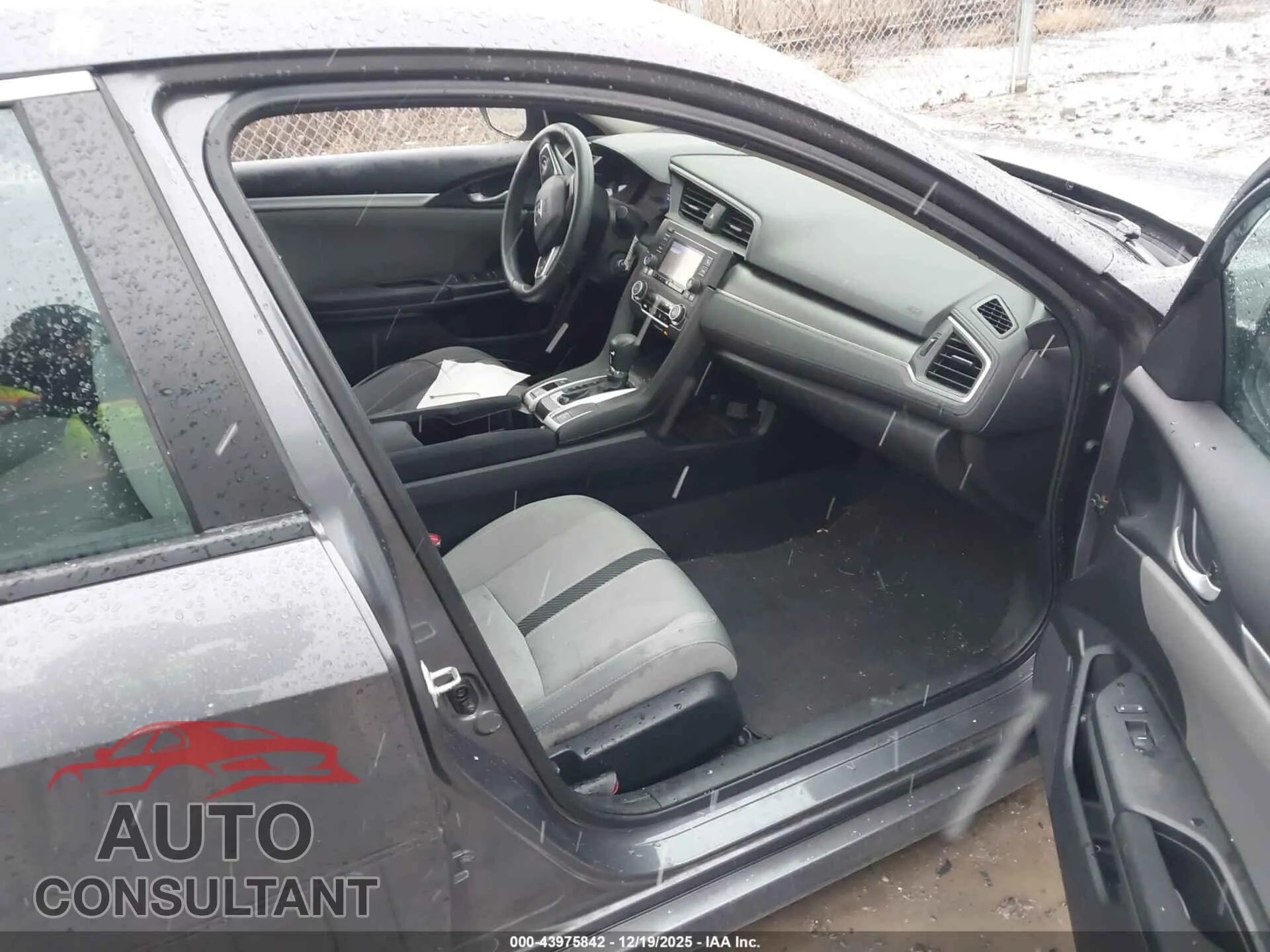 2017 HONDA CIVIC Damaged VIN 2HGFC2F55HH574358 – interior seats