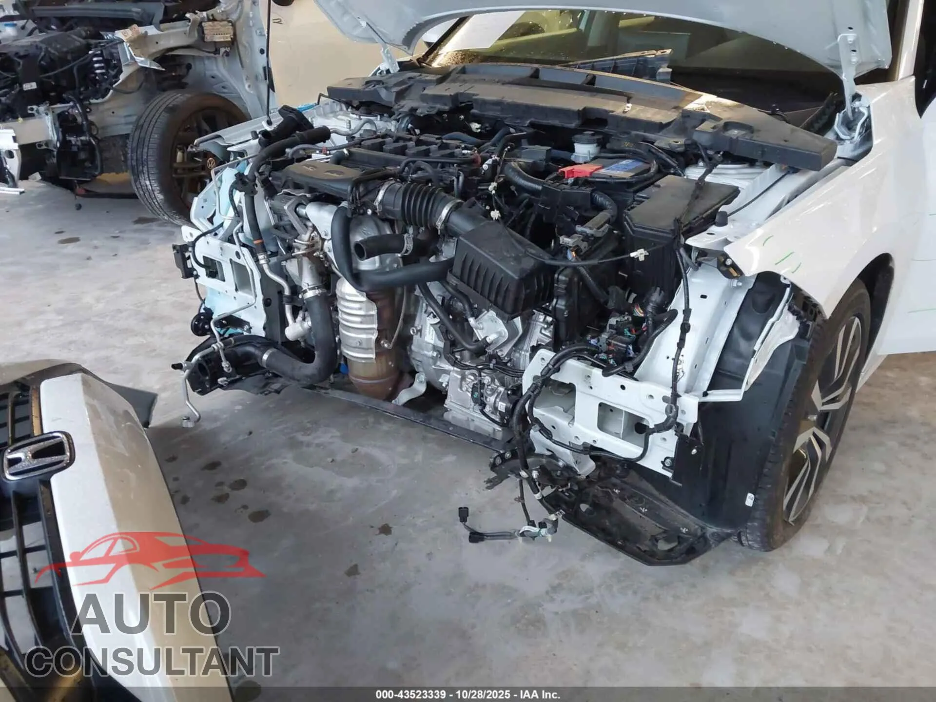 2024 HONDA CIVIC Damaged VIN 2HGFE1F77RH313269 – engine bay