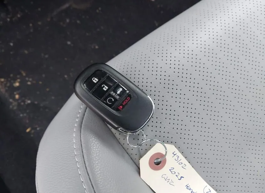 2025 HONDA Civic Used VIN 2HGFE4F80SH329345 – dashboard