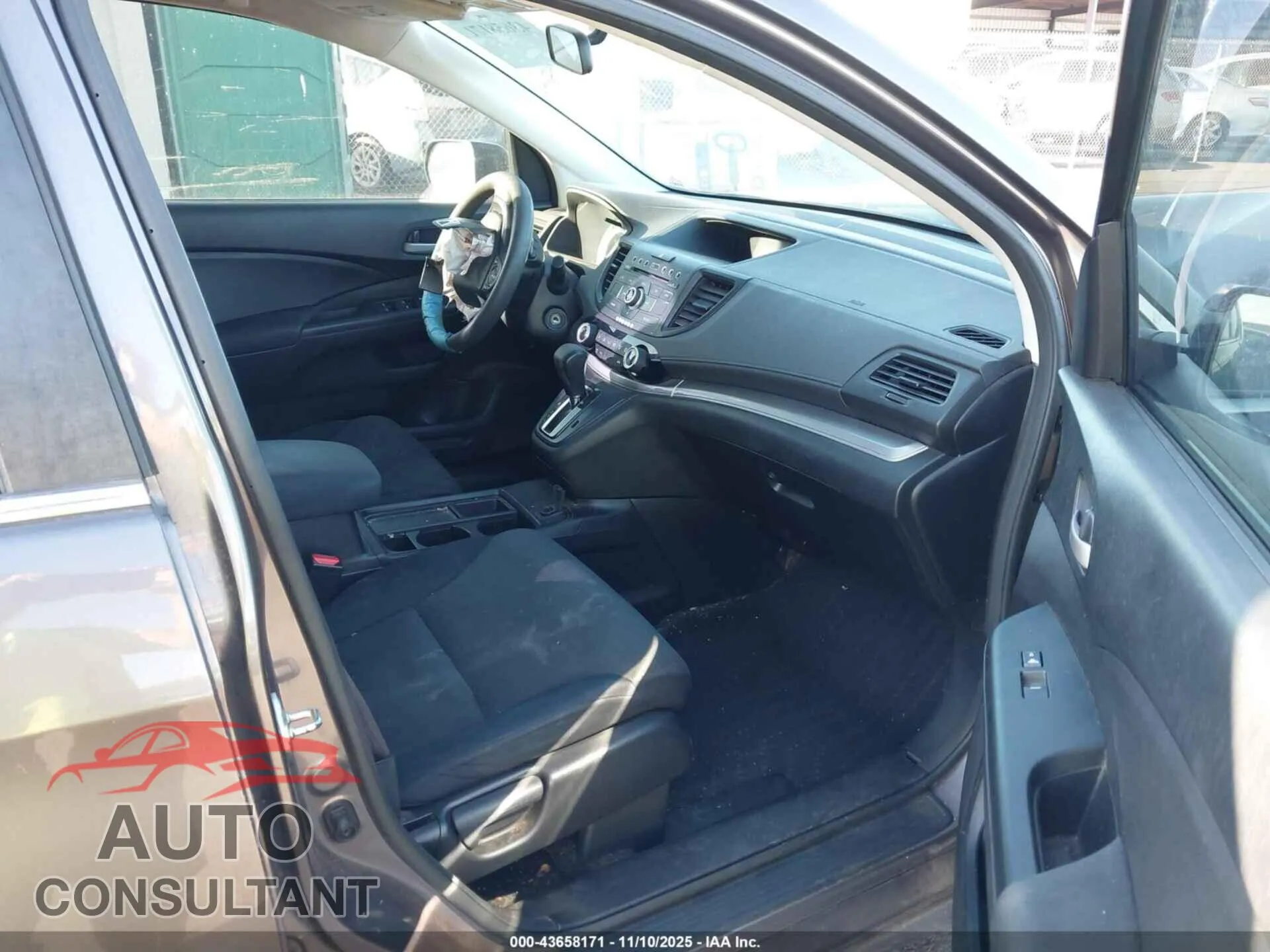 2015 HONDA CR-V Damaged VIN 2HKRM3H31FH504502 – interior seats