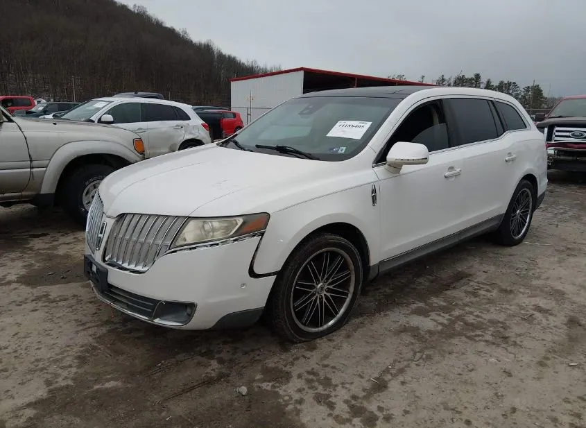 2010 LINCOLN MKT Used VIN 2LMHJ5AT1ABJ03580 – exterior detail
