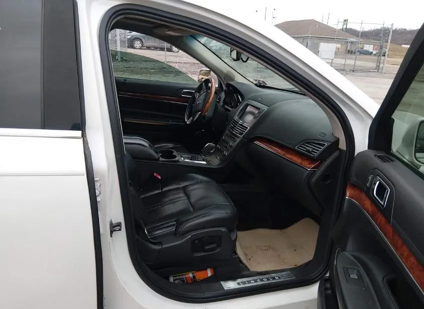 2010 LINCOLN MKT Used VIN 2LMHJ5AT1ABJ03580 – photo 11