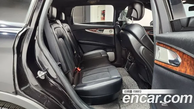 2019 Lincoln Nautilus 1st Gen 2.7 Reserve AWD Sold VIN 2LMPJ8LP1KBL37099 – exterior detail