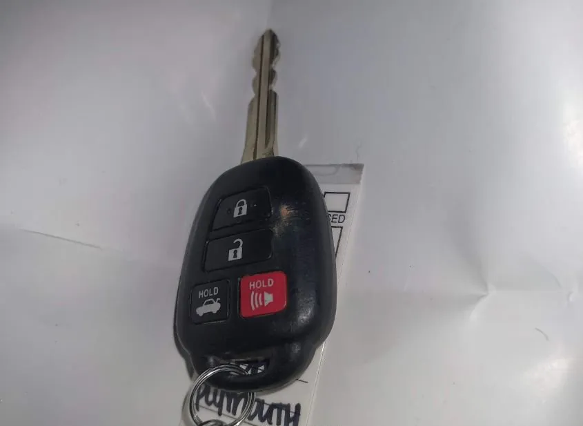 2018 TOYOTA Corolla Used VIN 2T1BURHE0JC059204 – undercarriage