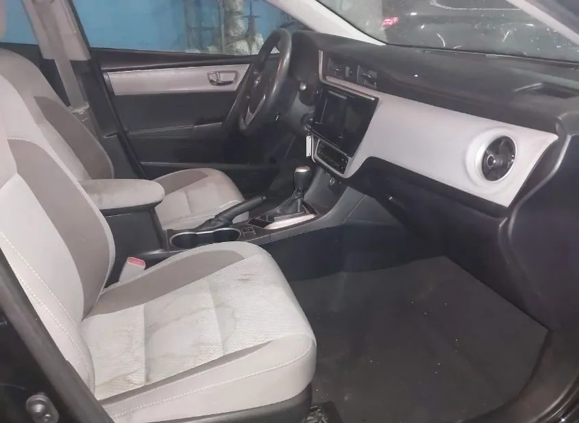 2018 TOYOTA Corolla Used VIN 2T1BURHE0JC059204 – photo 14