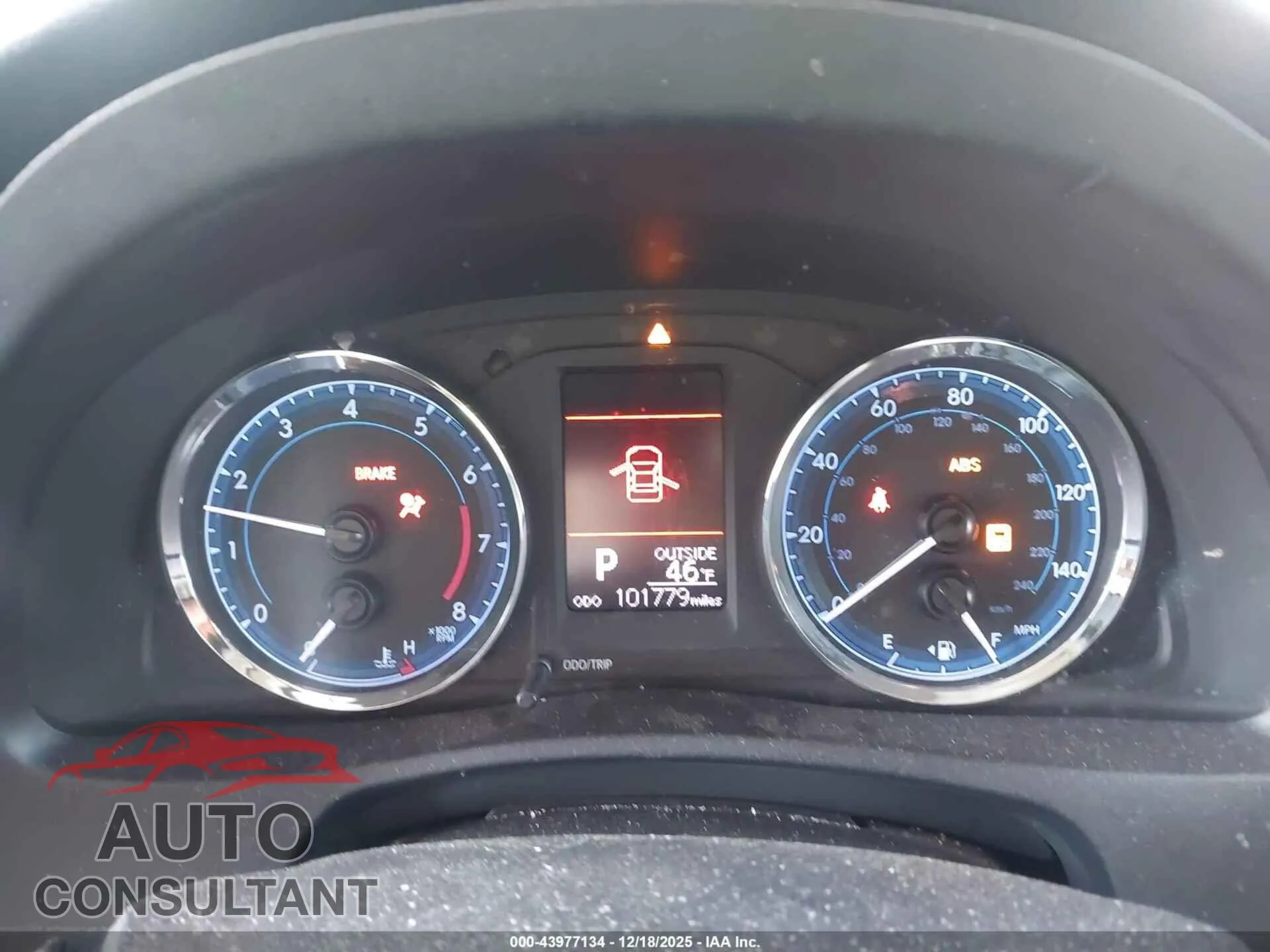 2019 TOYOTA COROLLA Damaged VIN 2T1BURHE0KC196208 – exterior detail