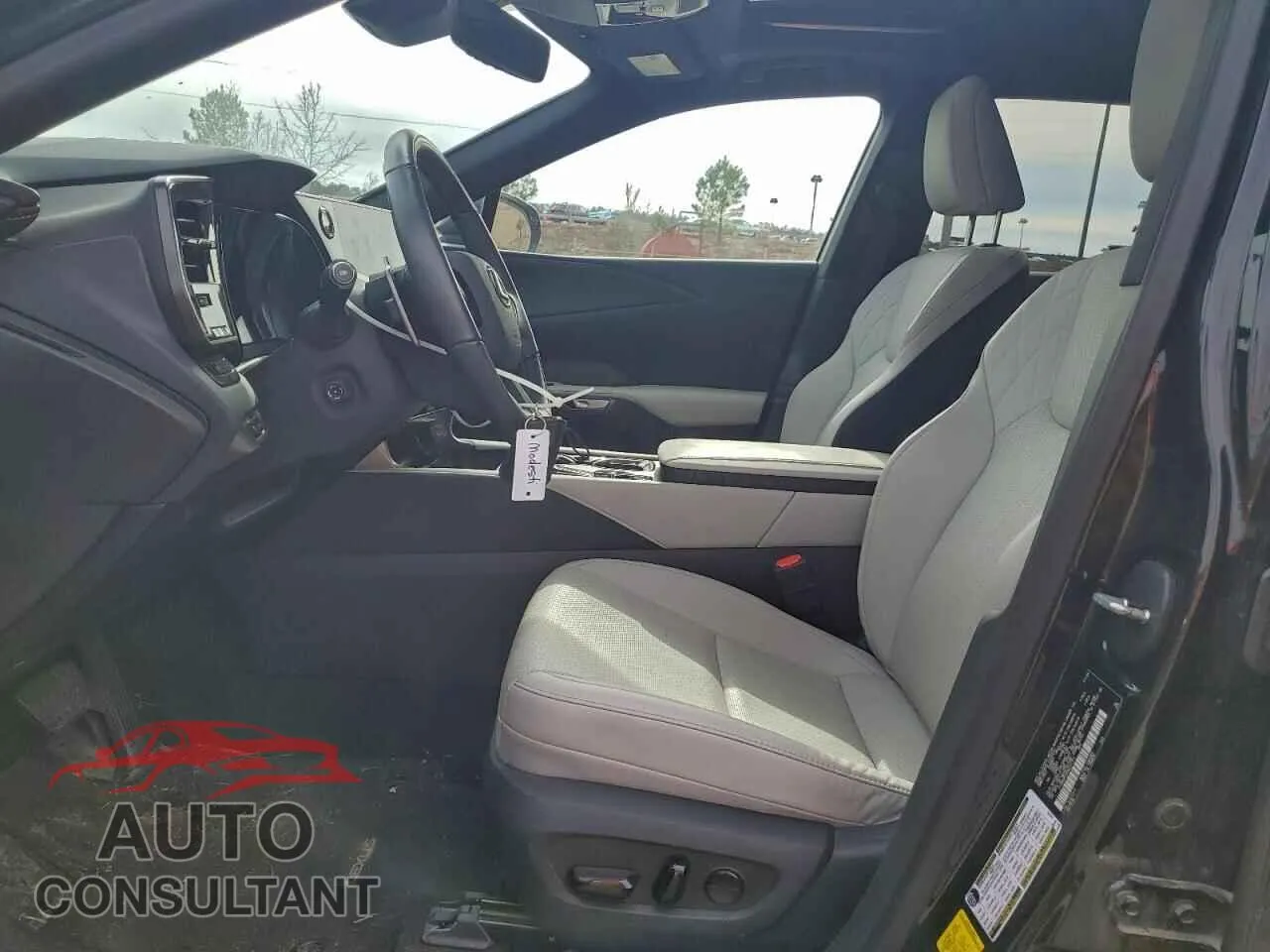 2024 LEXUS RX 350H BA Damaged VIN 2T2BBMCAXRC031351 – exterior detail 2024 LEXUS RX 350H BA Damaged VIN 2T2BBMCAXRC031351 – exterior detail