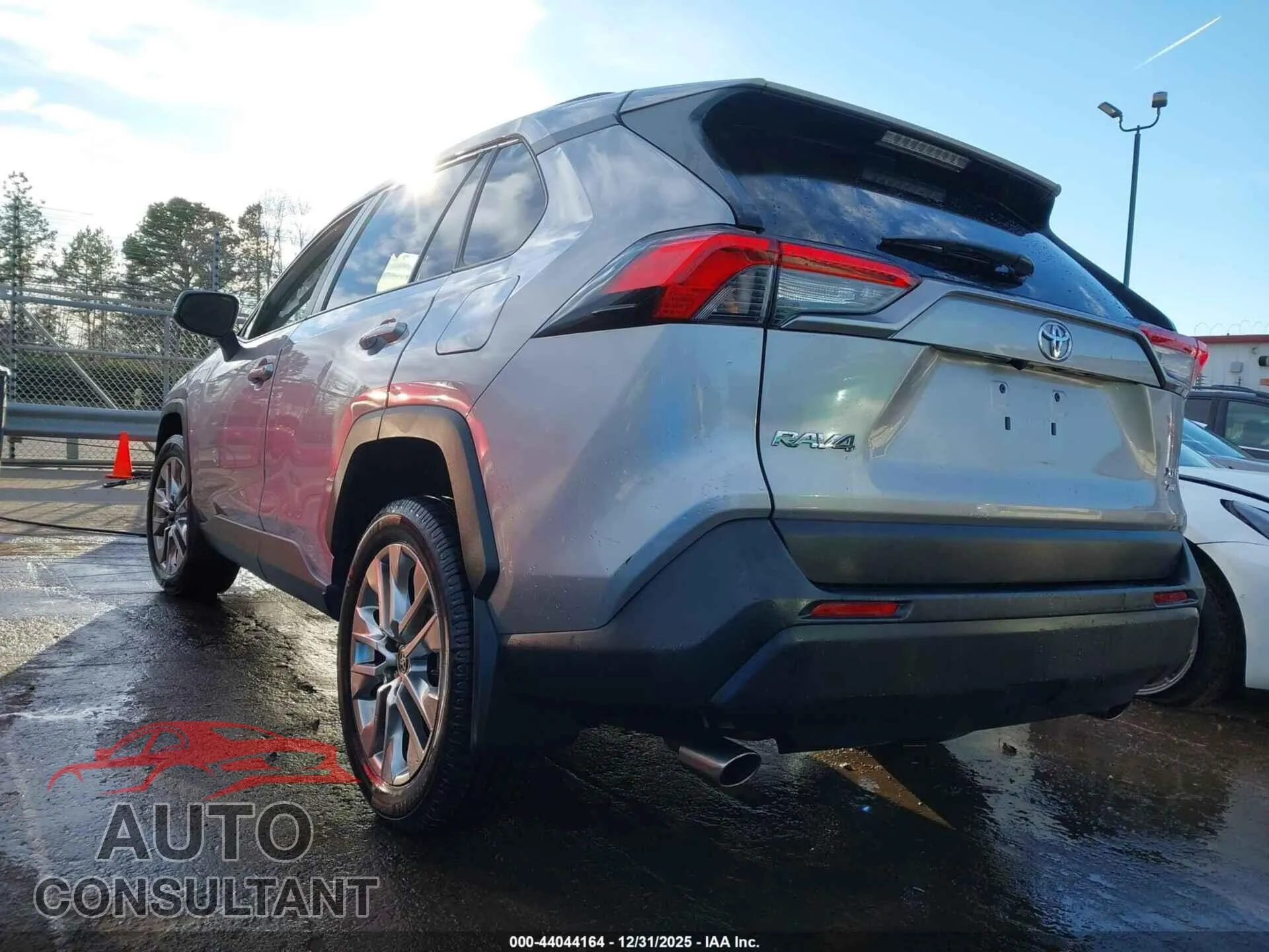2021 TOYOTA RAV4 Damaged VIN 2T3A1RFVXMC182690 – side profile