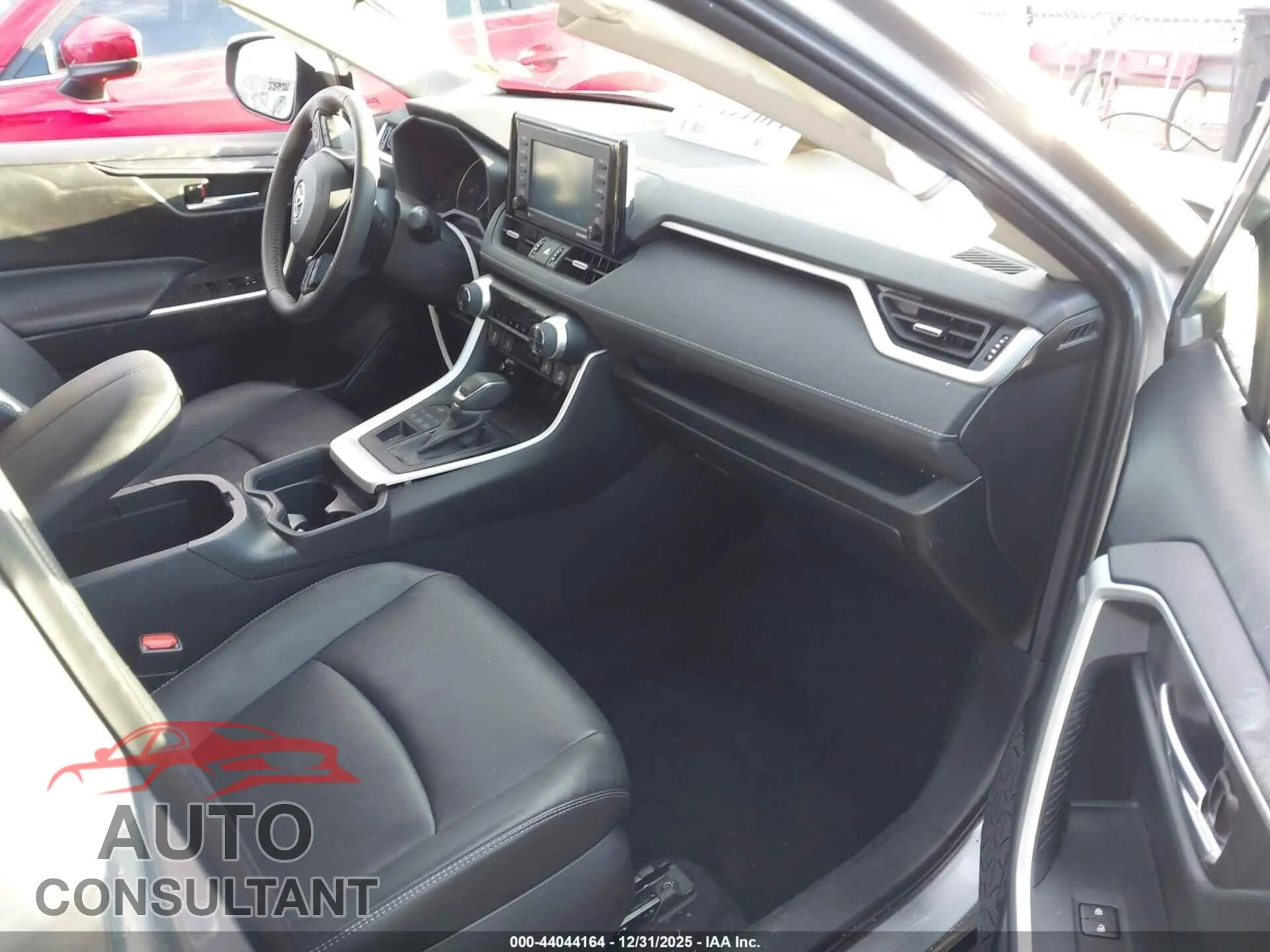 2021 TOYOTA RAV4 Damaged VIN 2T3A1RFVXMC182690 – interior seats