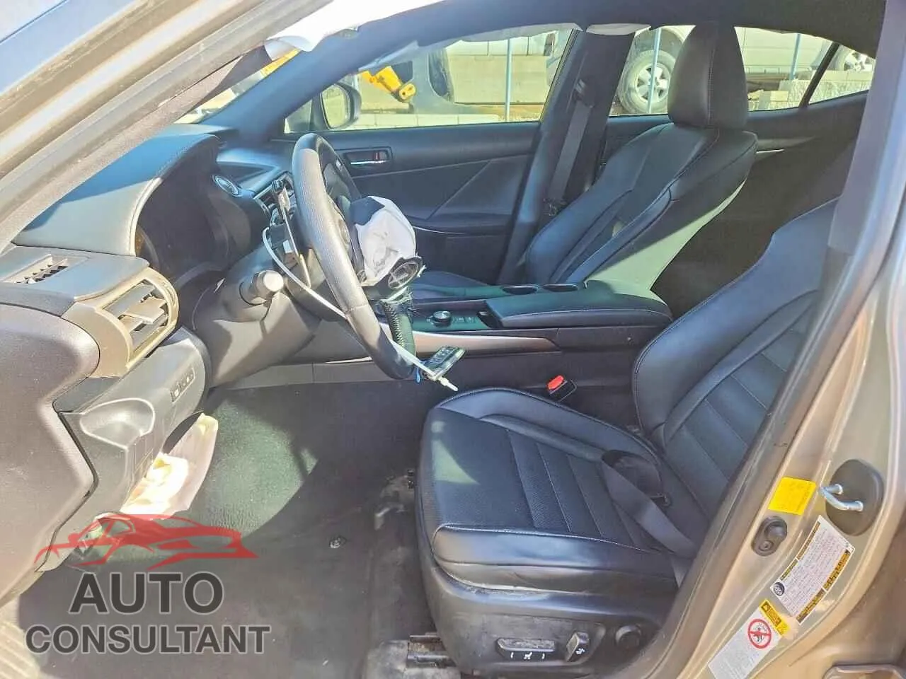 2015 TOYOTA RAV4 Damaged VIN 2T3BFREV4FW301102 – exterior detail 2015 TOYOTA RAV4 Damaged VIN 2T3BFREV4FW301102 – exterior detail