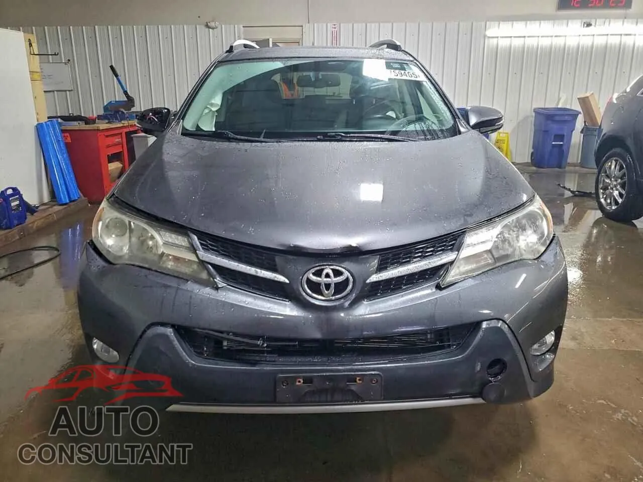 2013 TOYOTA RAV4 Damaged VIN 2T3DFREV6DW111405 – interior seats