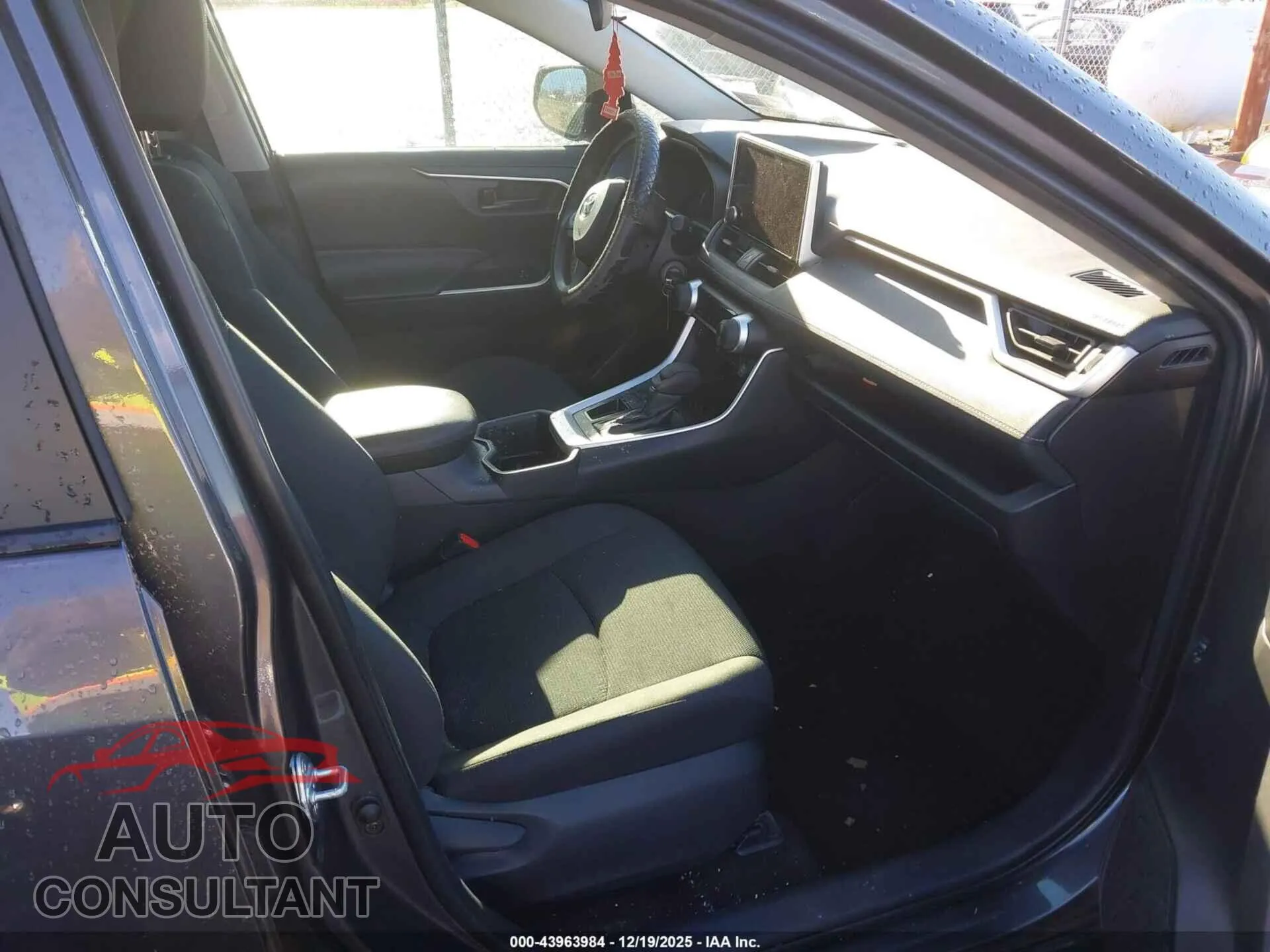 2024 TOYOTA RAV4 Damaged VIN 2T3H1RFV8RC288660 – interior seats
