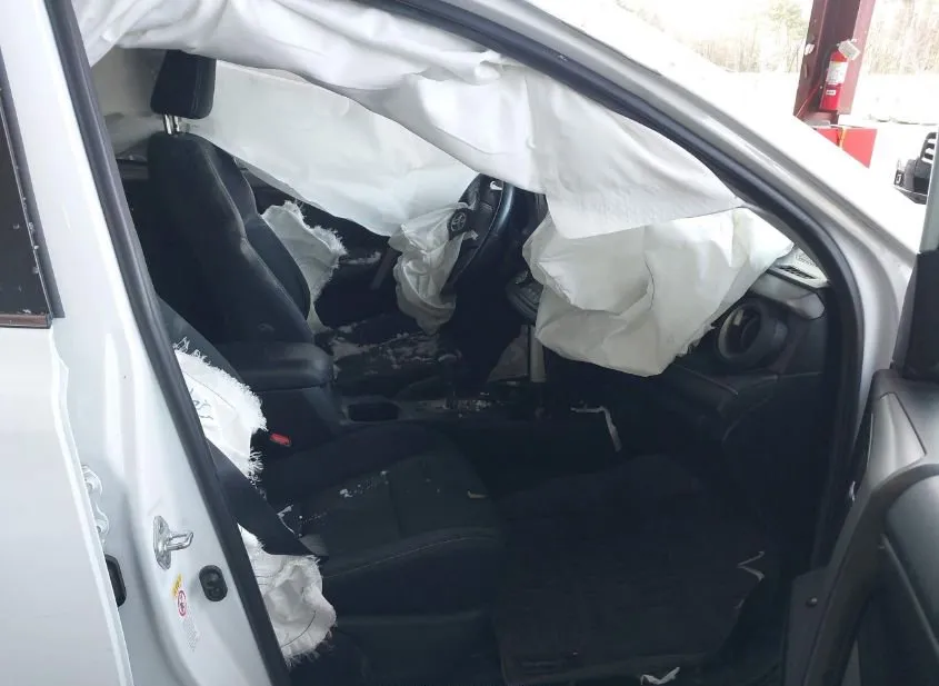 2018 TOYOTA RAV4 Damaged VIN 2T3RFREV2JW795516 – trunk area