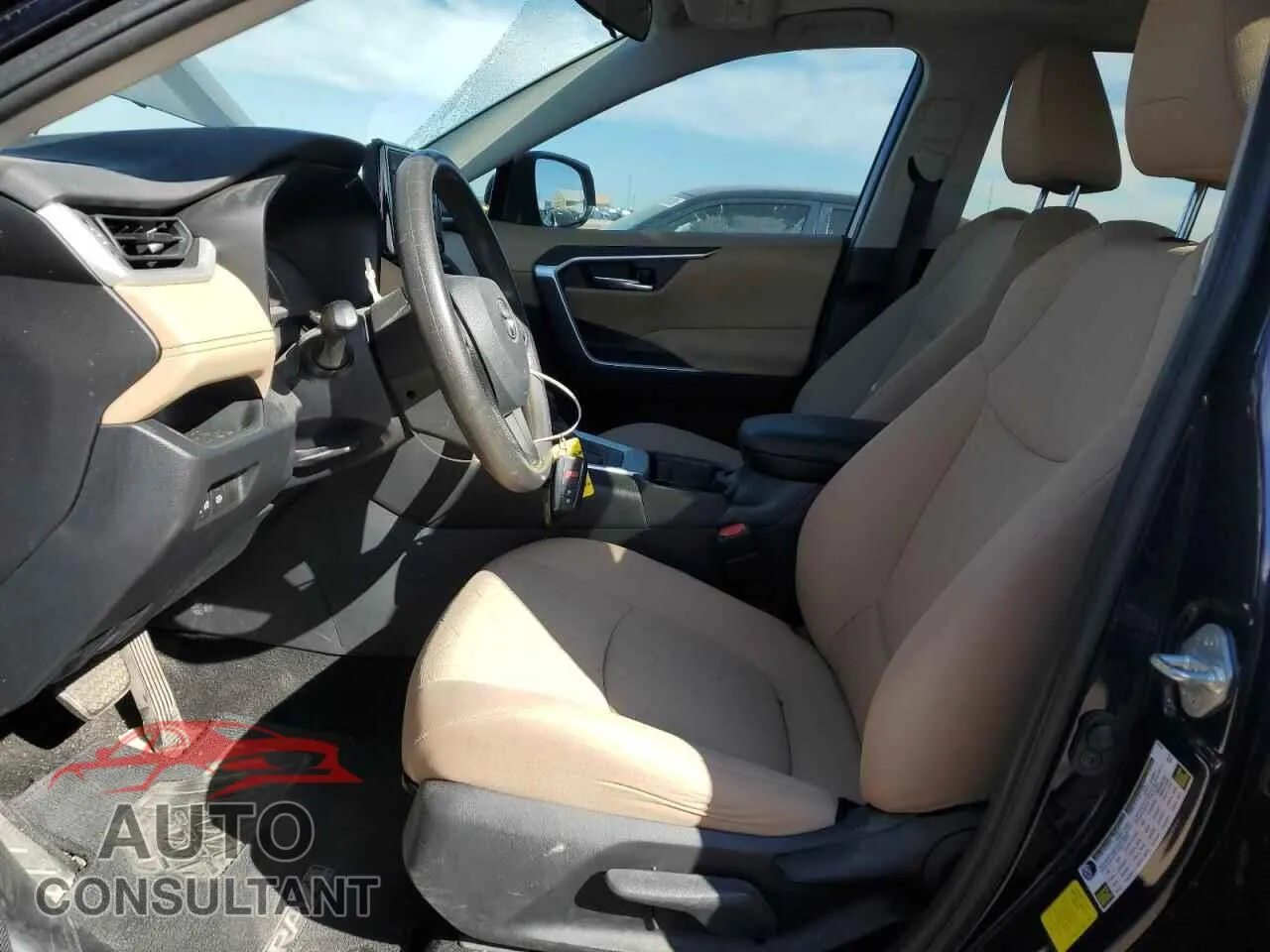 2019 TOYOTA RAV4 Damaged VIN 2T3W1RFV5KW051068 – exterior detail