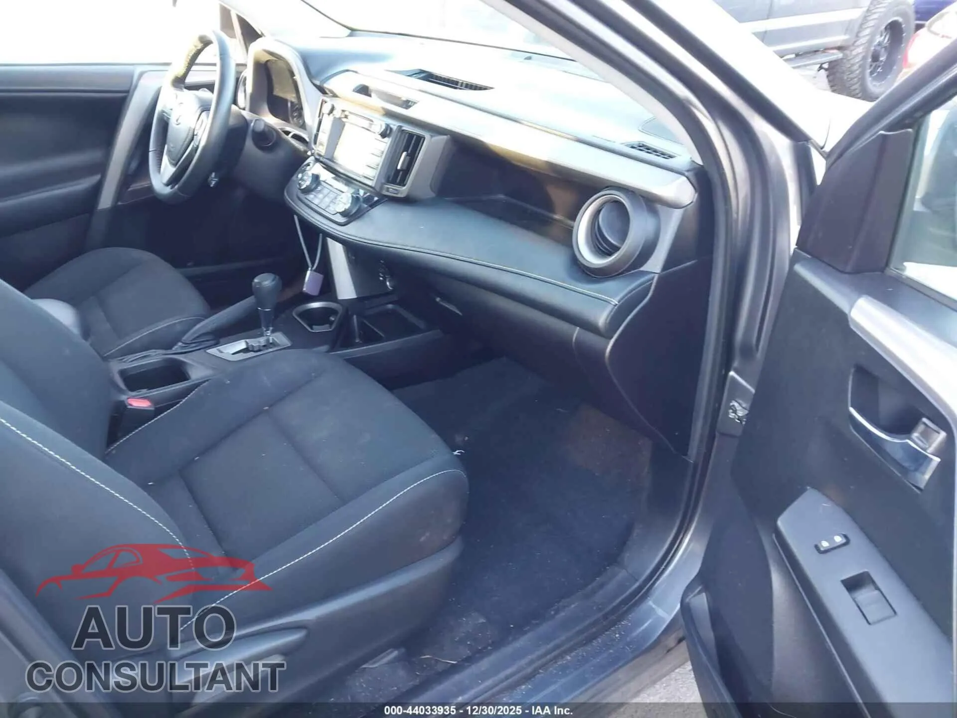 2018 TOYOTA RAV4 Damaged VIN 2T3WFREV0JW497291 – interior seats