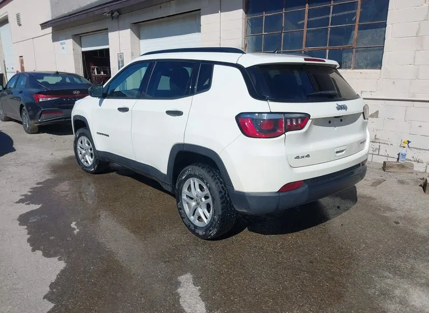 2018 JEEP Compass Used VIN 3C4NJDAB6JT413765 – trunk area