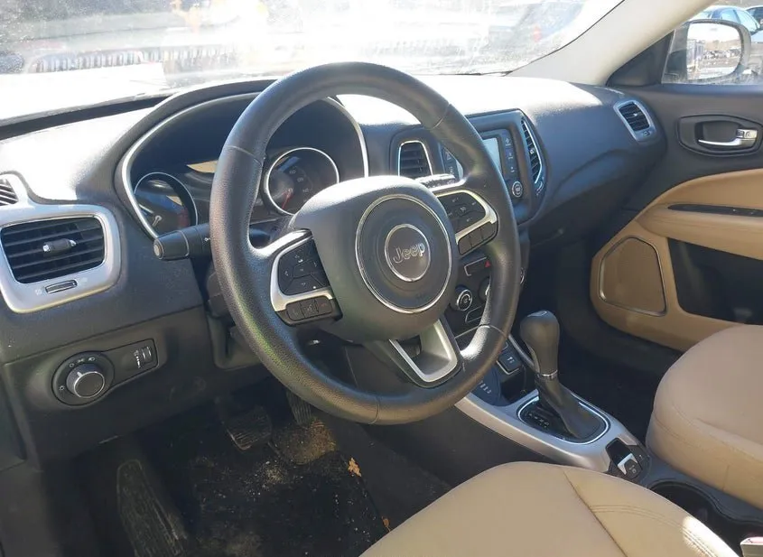 2018 JEEP Compass Used VIN 3C4NJDAB6JT413765 – photo 15