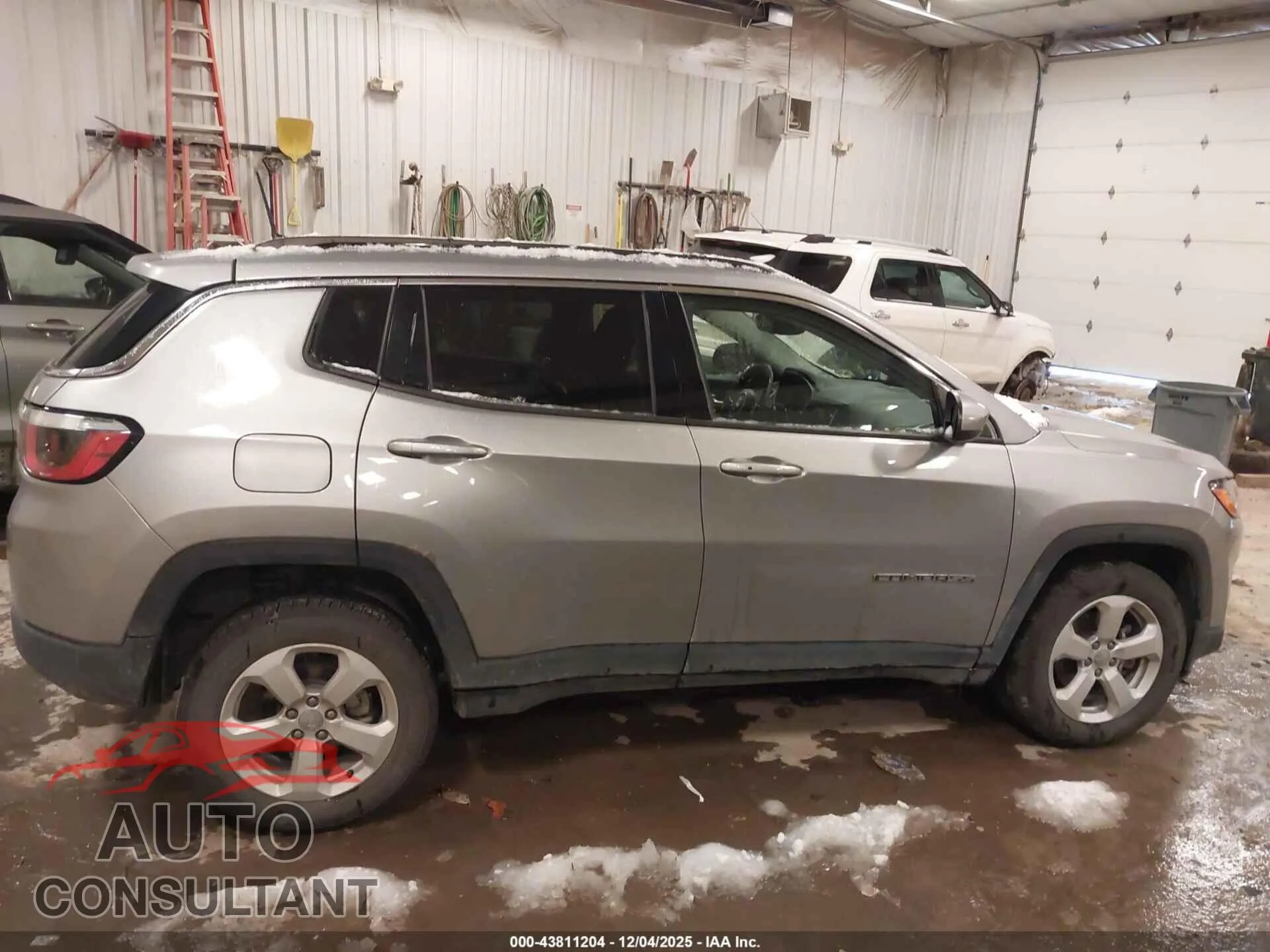 2019 JEEP COMPASS Damaged VIN 3C4NJDBB7KT646179 – photo 13