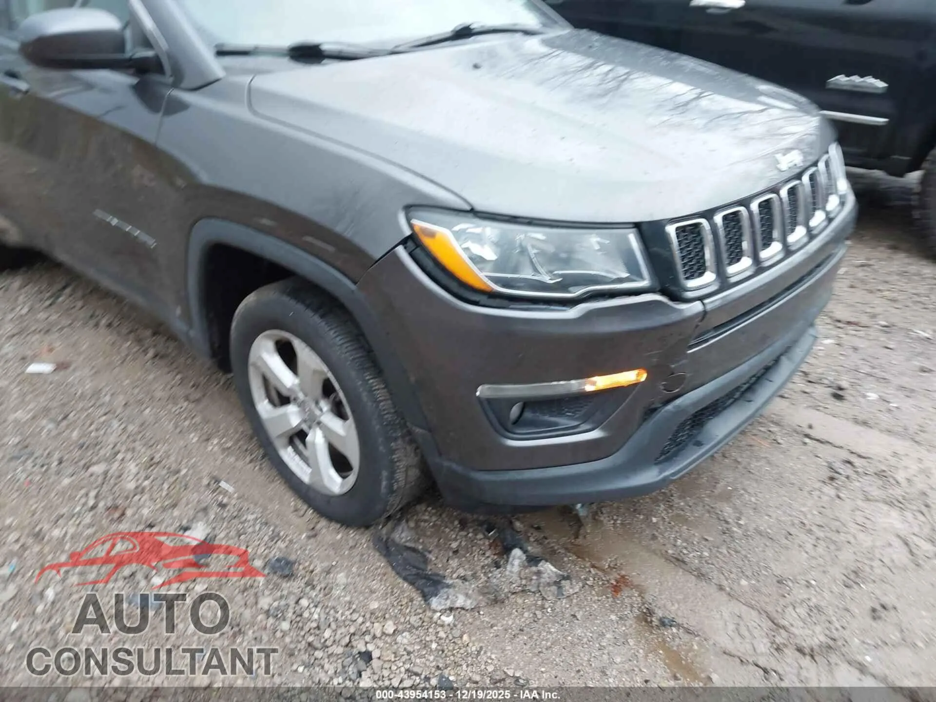 2019 JEEP COMPASS Damaged VIN 3C4NJDBB7KT849699 – engine bay