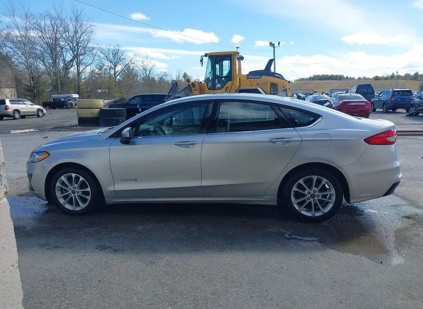 2019 FORD Fusion Used VIN 3FA6P0LU0KR274182 – trunk area