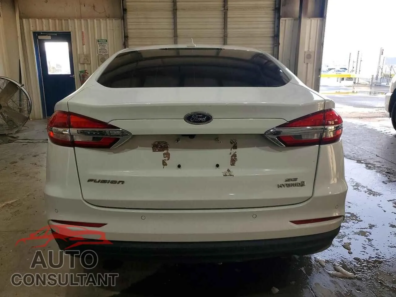 2019 FORD FUSION Damaged VIN 3FA6P0LU4KR124608 – engine bay