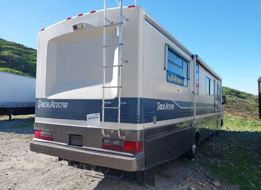 1993 FORD Recreational Vehicle Used VIN 3FCMF53G1PJA02631 – undercarriage