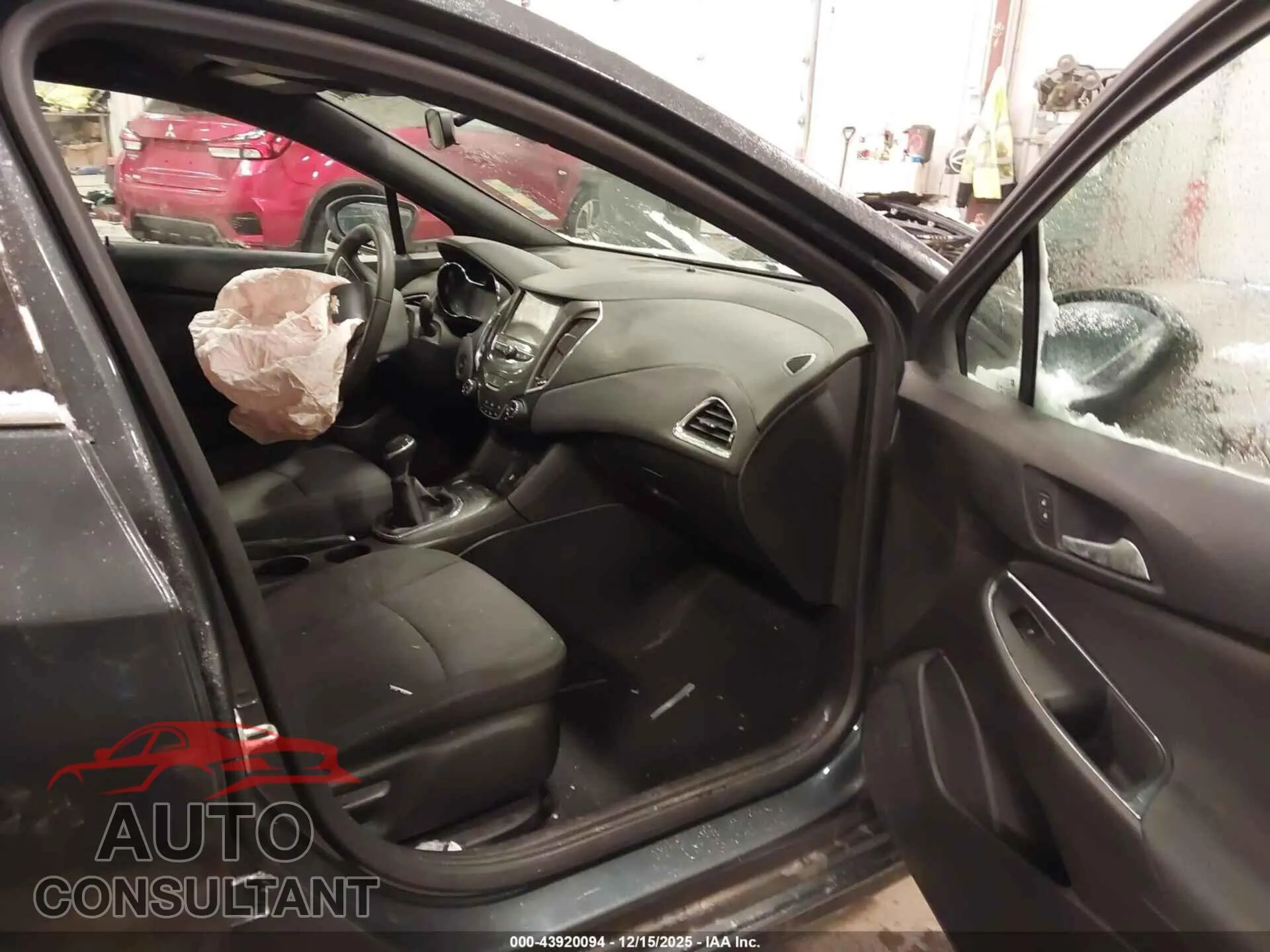 2018 CHEVROLET CRUZE Damaged VIN 3G1BD6SM0JS592535 – interior seats