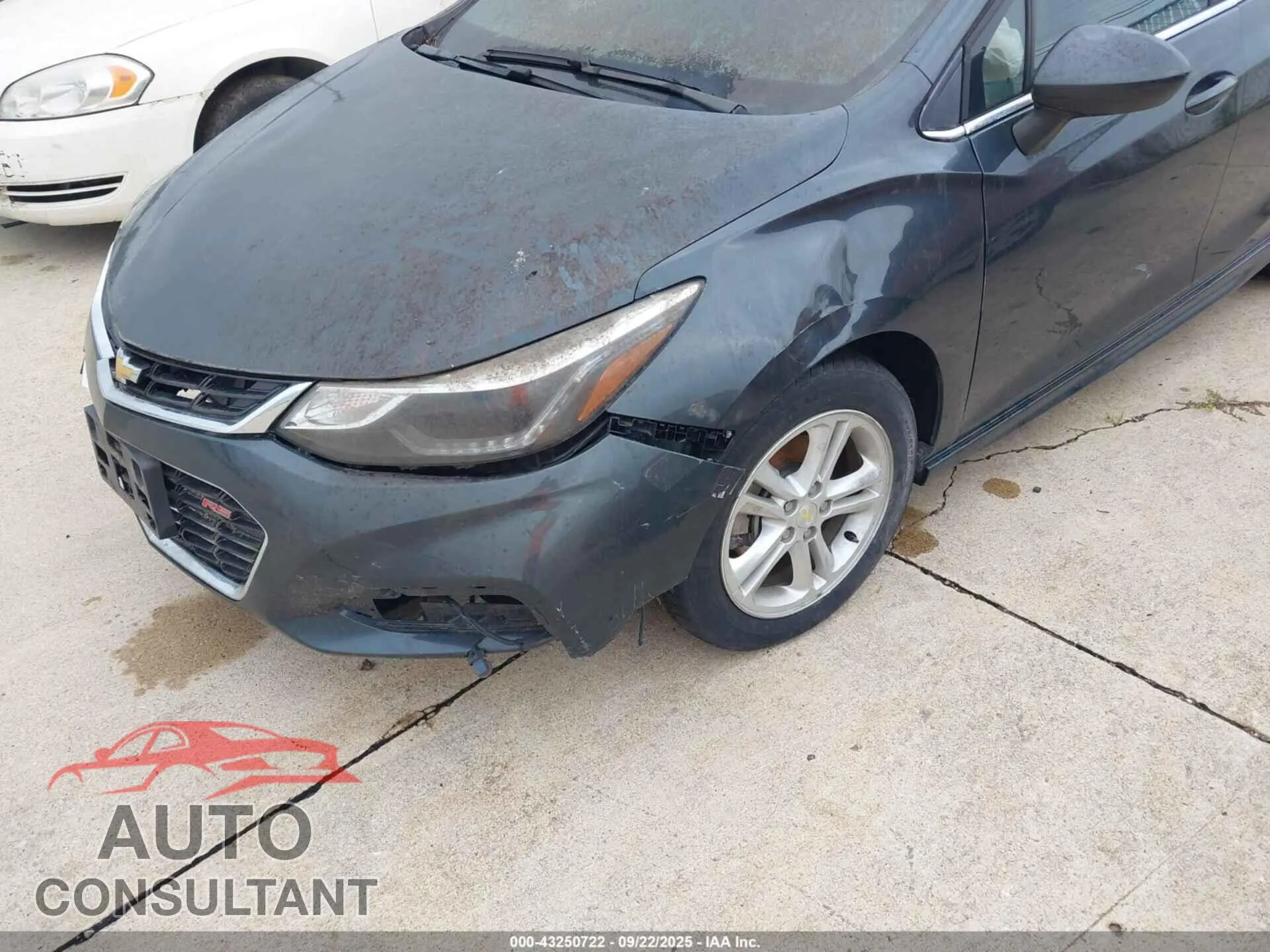 2018 CHEVROLET CRUZE Damaged VIN 3G1BE6SM3JS654684 – engine bay