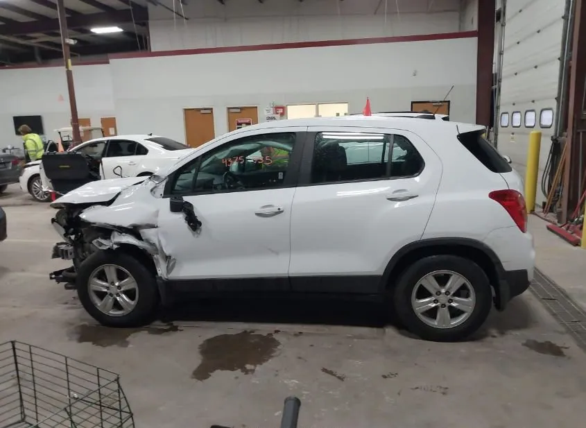 2019 CHEVROLET Trax Used VIN 3GNCJKSB5KL350063 – photo 14 2019 CHEVROLET Trax Used VIN 3GNCJKSB5KL350063 – photo 14