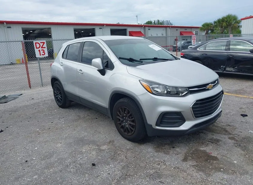 2018 Chevrolet Trax Used VIN 3GNCJKSBXJL214543 – front exterior