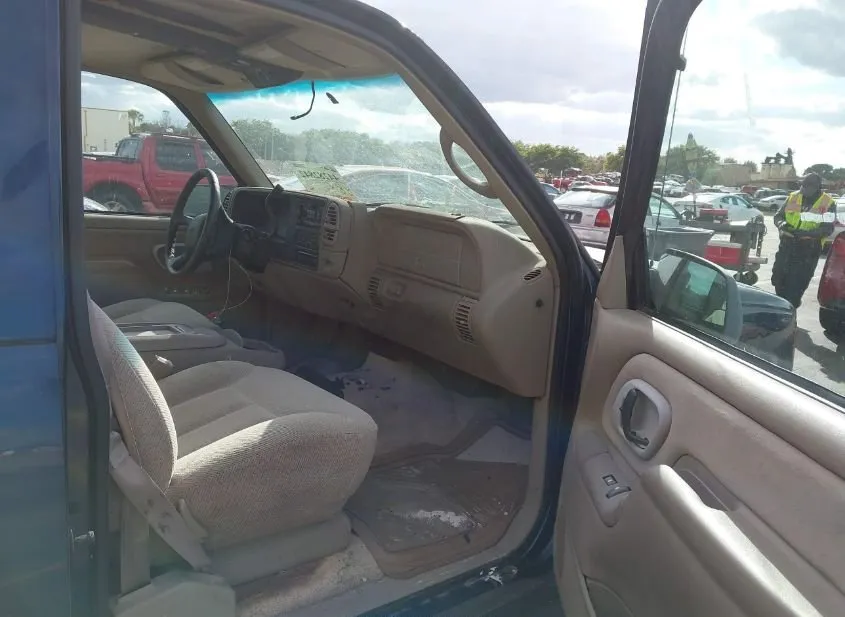 1999 CHEVROLET Suburban Used VIN 3GNEC16R0XG248996 – photo 12