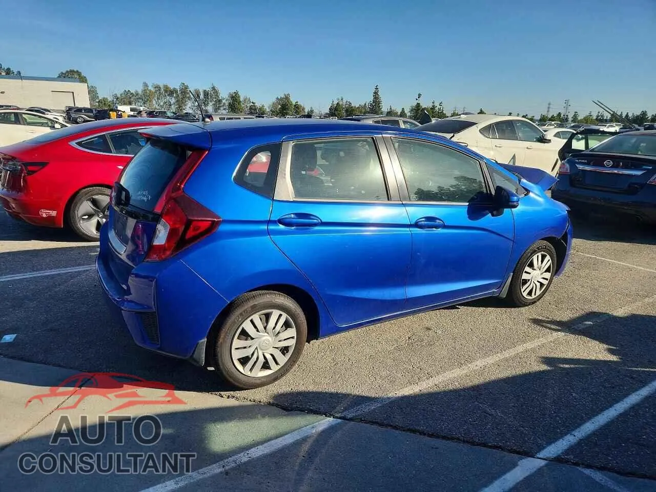 2017 HONDA FIT Damaged VIN 3HGGK5H52HM710405 – side profile