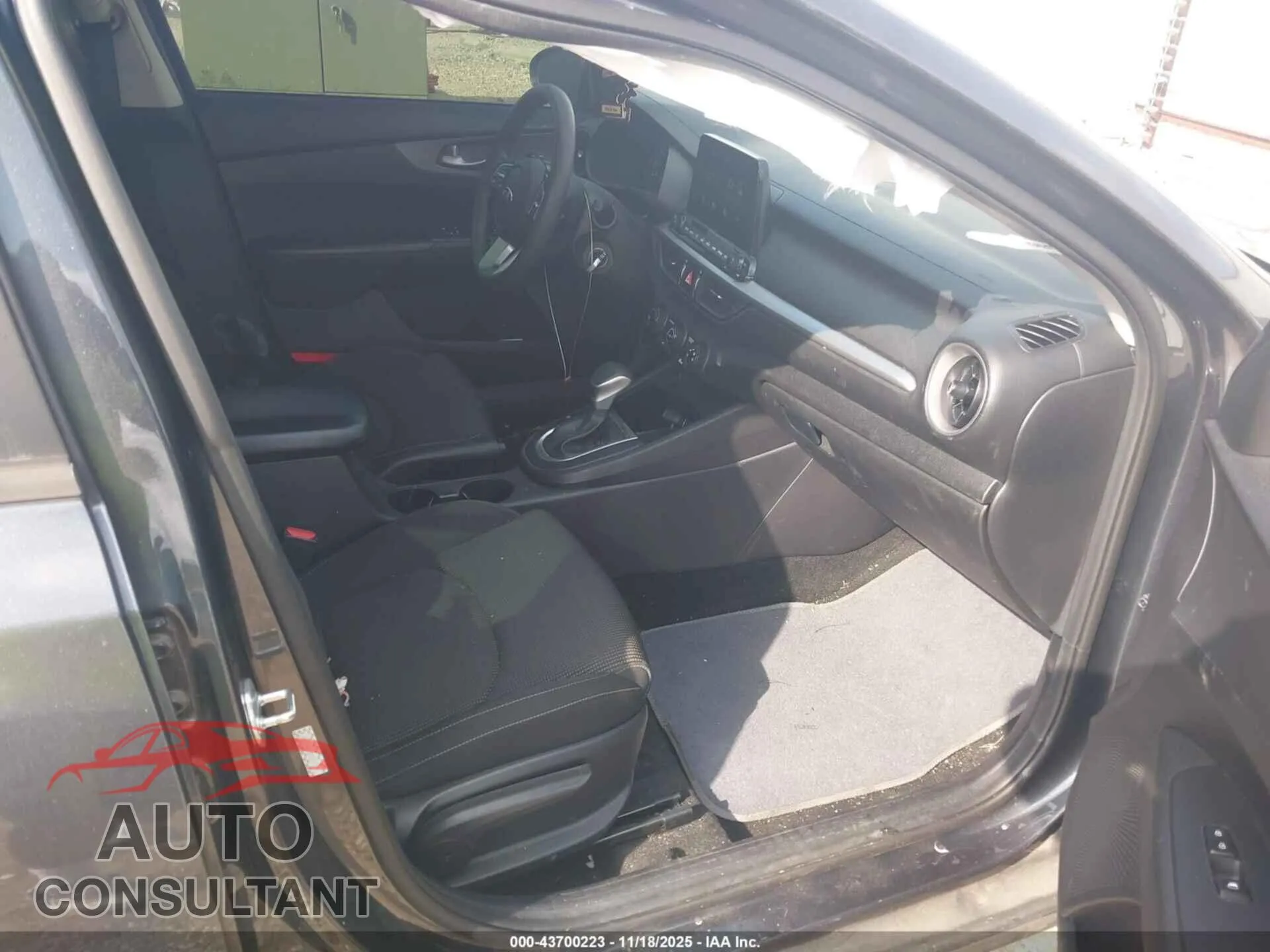 2021 KIA FORTE Damaged VIN 3KPF24AD8ME393255 – interior seats