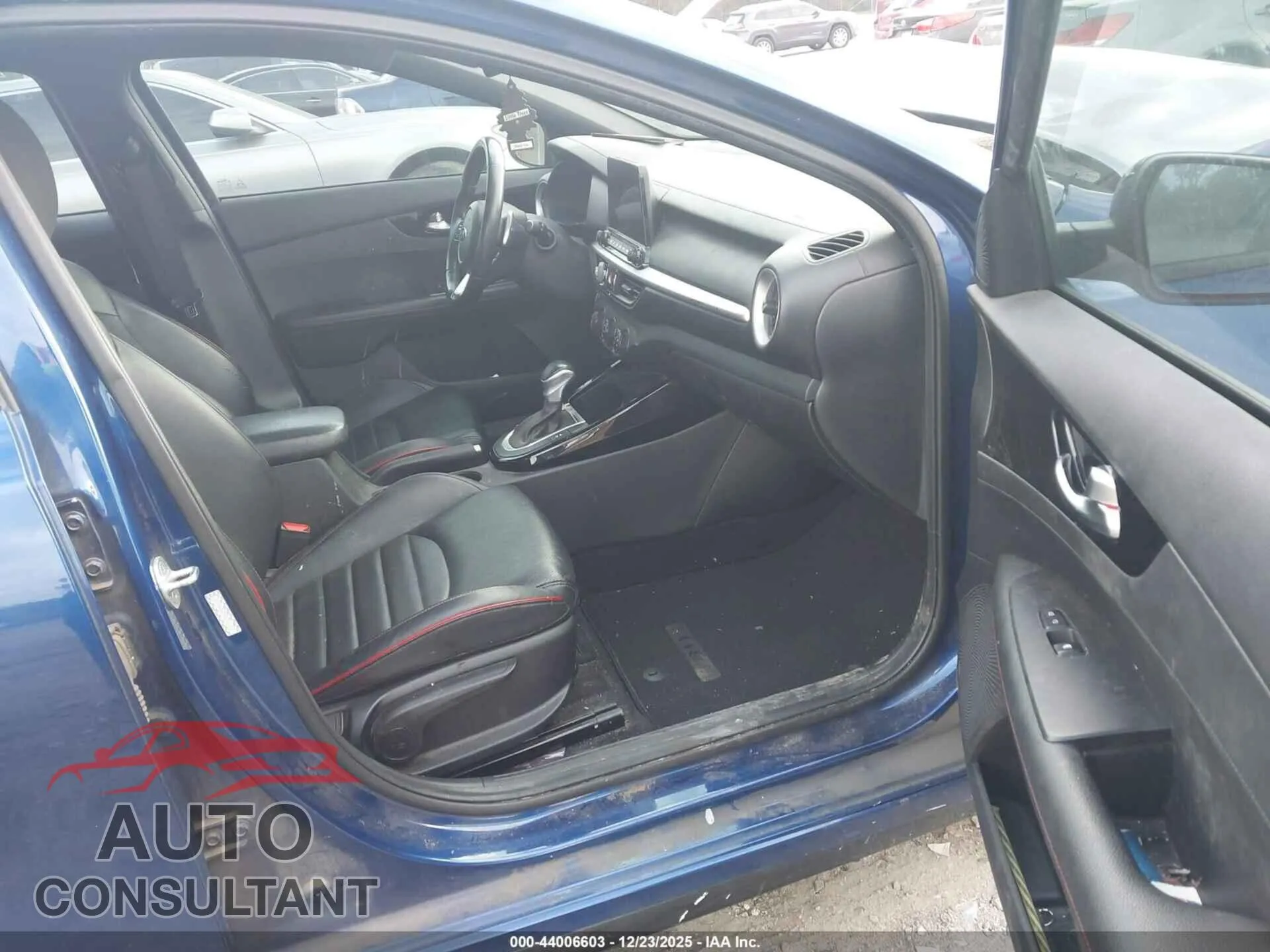 2021 KIA FORTE Damaged VIN 3KPF44AC0ME366357 – interior seats