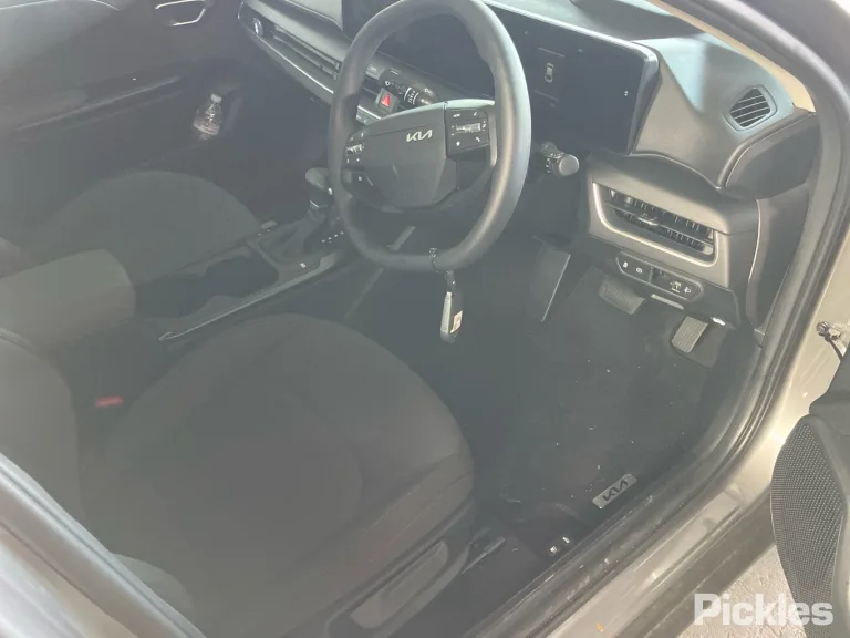 2025 Kia K4 Damaged VIN 3KPFT41DMSE165782 – trunk area 2025 Kia K4 Damaged VIN 3KPFT41DMSE165782 – trunk area