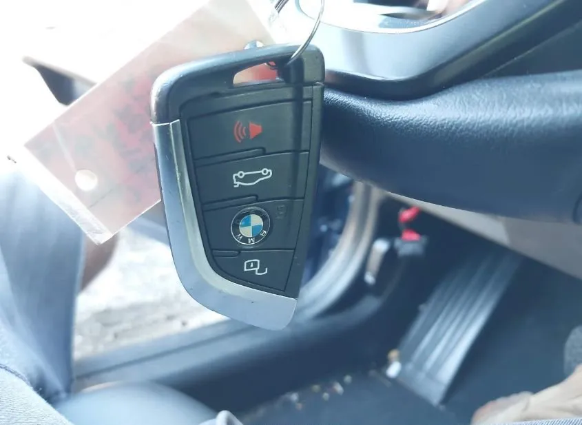 2022 BMW 330i Used VIN 3MW5R7J00N8C44986 – interior seats