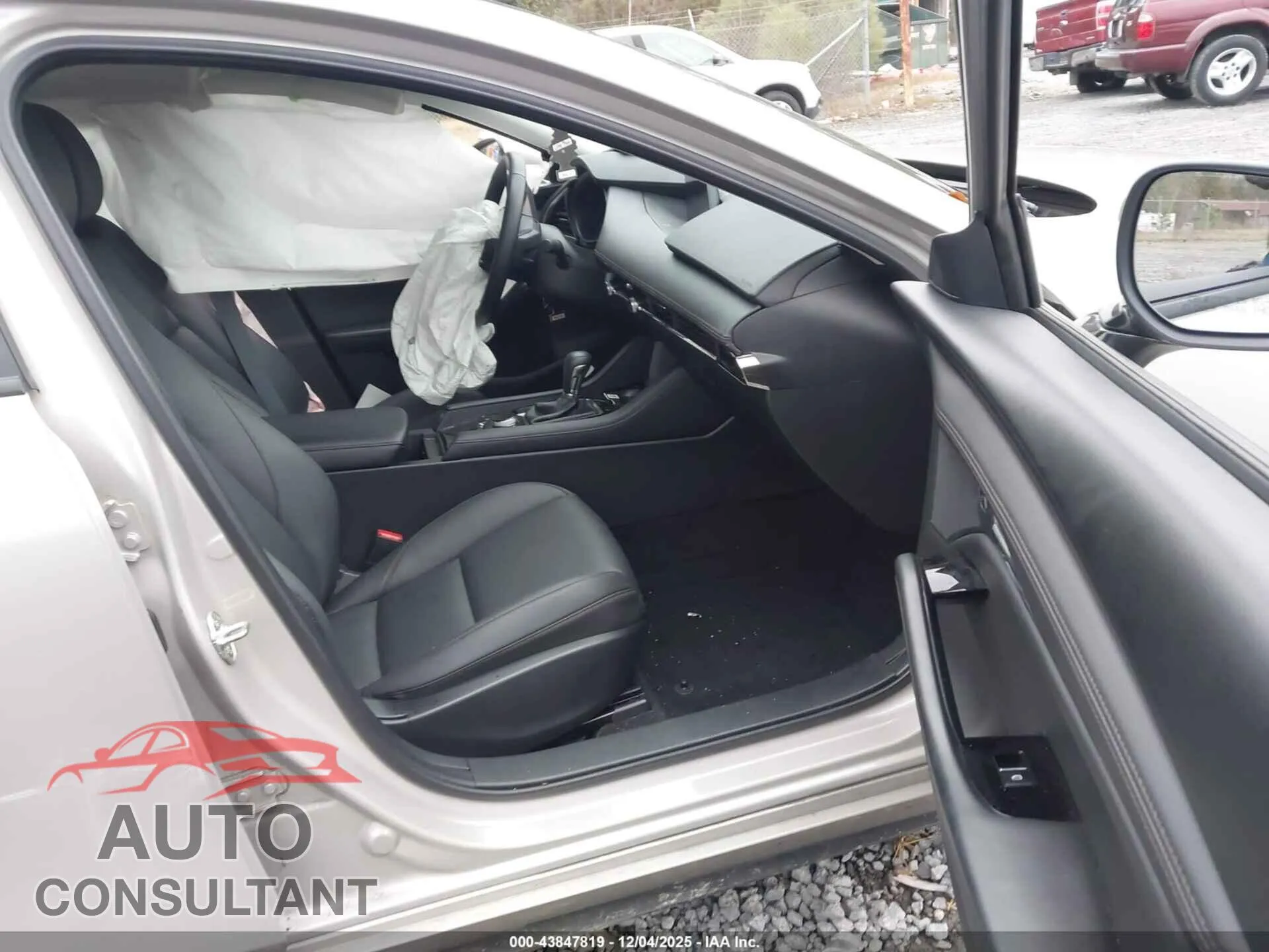 2025 MAZDA MAZDA3 Damaged VIN 3MZBPACM4SM473857 – interior seats 2025 MAZDA MAZDA3 Damaged VIN 3MZBPACM4SM473857 – interior seats