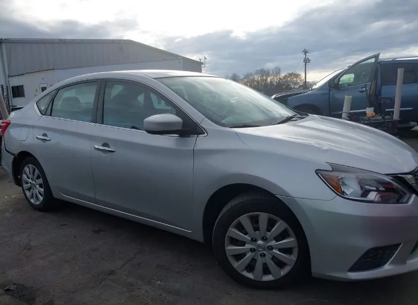 2017 NISSAN Sentra Used VIN 3N1AB7AP8HY306421 – exterior detail 2017 NISSAN Sentra Used VIN 3N1AB7AP8HY306421 – exterior detail