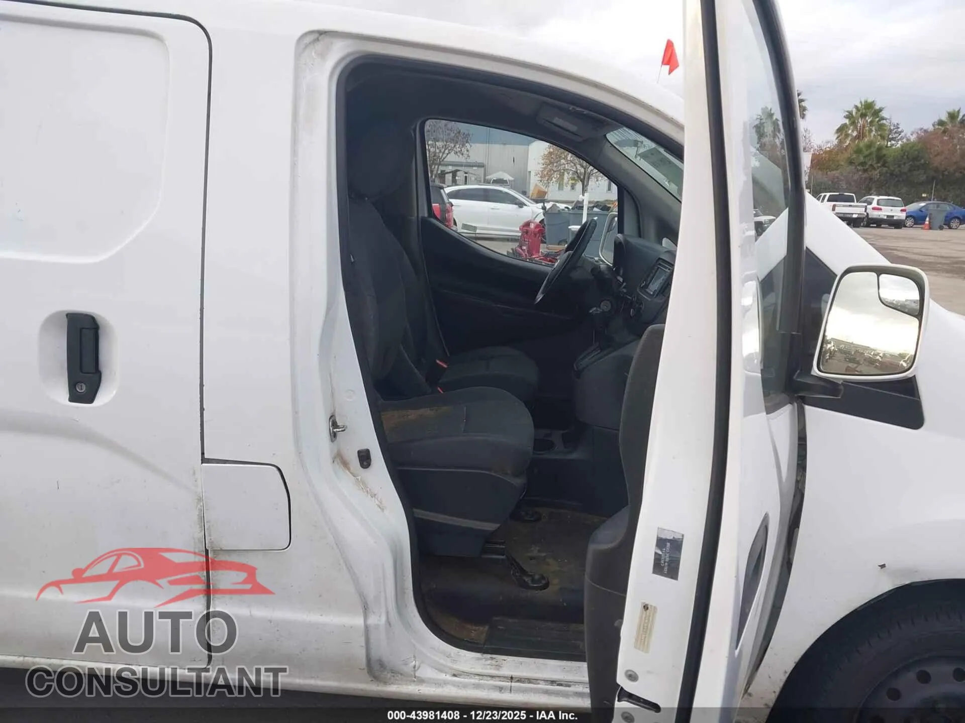 2015 NISSAN NV200 Damaged VIN 3N6CM0KN6FK719777 – interior seats