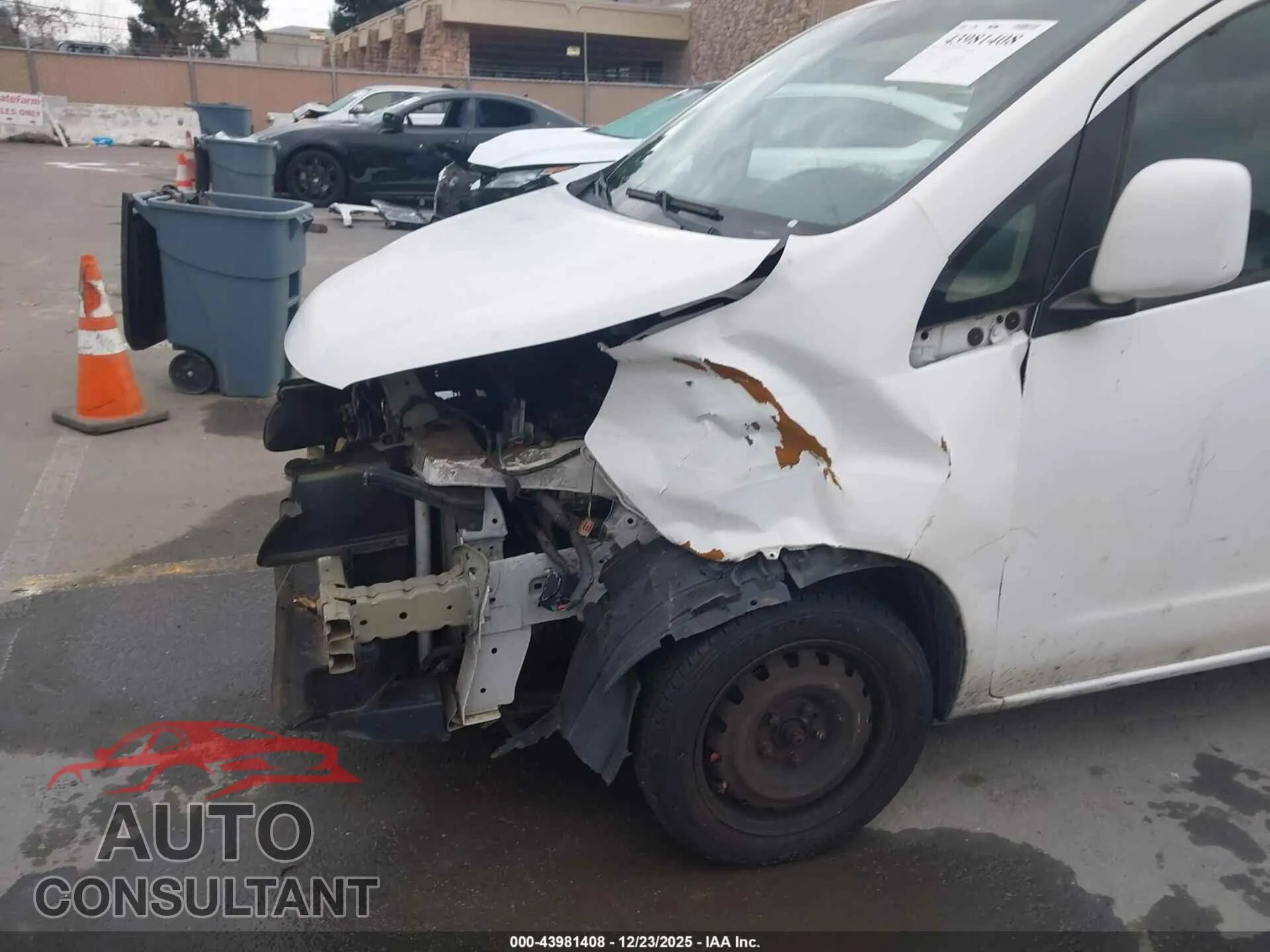 2015 NISSAN NV200 Damaged VIN 3N6CM0KN6FK719777 – engine bay
