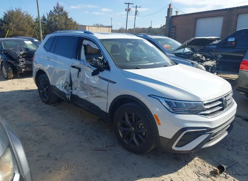 2022 VOLKSWAGEN Tiguan Used VIN 3VV3B7AX0NM177942 – exterior detail 2022 VOLKSWAGEN Tiguan Used VIN 3VV3B7AX0NM177942 – exterior detail